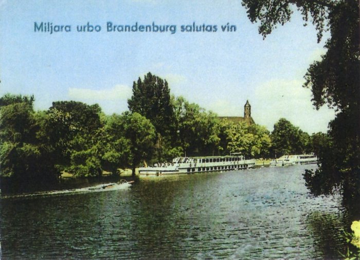 Miljara urbo Brandenburg salutas vin